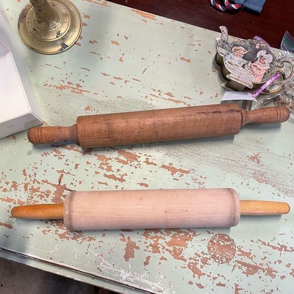 One new rolling pin and one vintage rolling pin. Both in EUC! - Picture 6 of 11